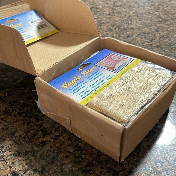 Lot of 10 Peel & Stick Lace Edging White Floral Shelves Decor NEW!! - Picture 6 of 10